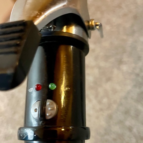 Conair Instant Heat 1 1/2" Curling Iron. Iron & Cord Are Both In Good Condition - Picture 2 of 8